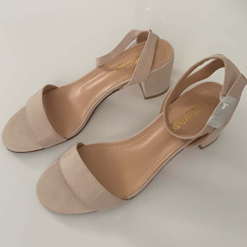 NWT Dream Pairs Heels Open Toe Faux Suede Women’s Sandals Size 9,5